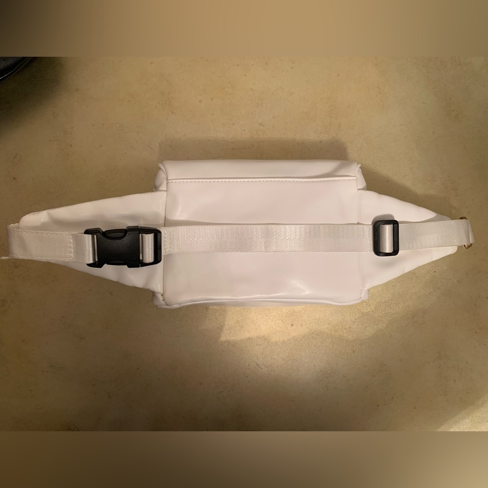NWOT Urban Expresssions White Hawthorn Perforated Belt Bag. - Picture 5 of 10